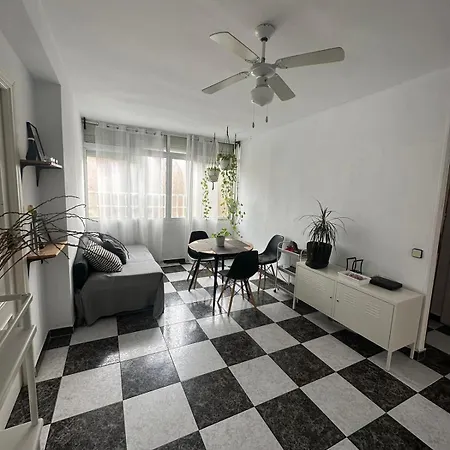 2 En Tercera Planta Sin Ascensor No Es Un Piso Entero! A Compartir Bano Y Cocina! 홈스테이