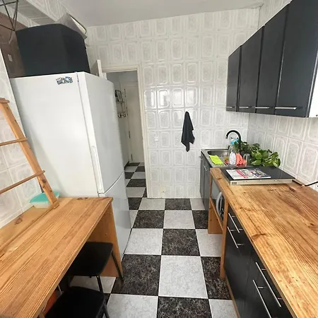 홈스테이 2 En Tercera Planta Sin Ascensor No Es Un Piso Entero! A Compartir Bano Y Cocina! *