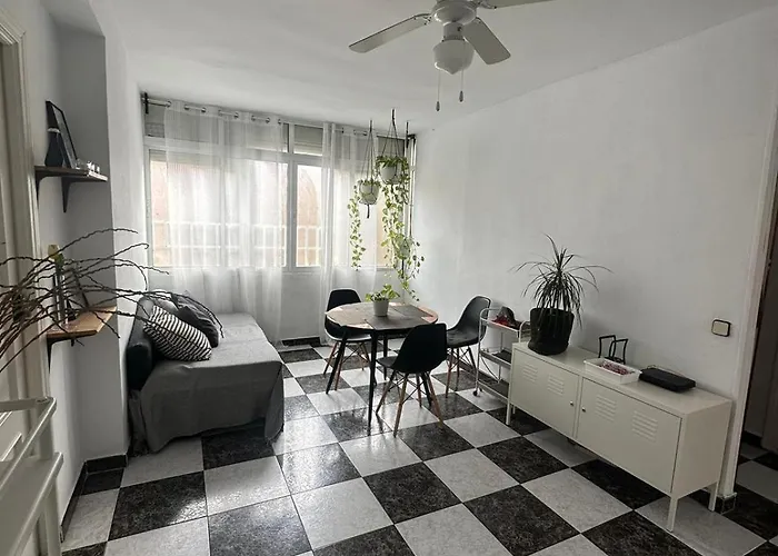 2 En Tercera Planta Sin Ascensor No Es Un Piso Entero! A Compartir Bano Y Cocina! 홈스테이