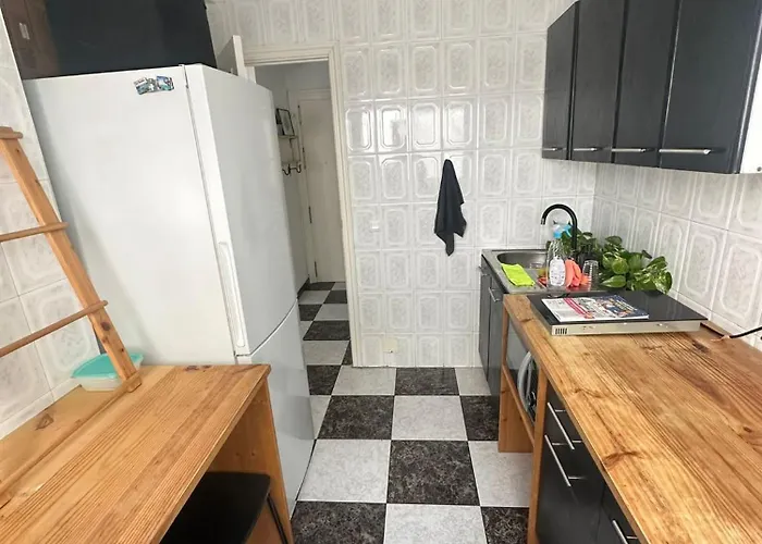 홈스테이 2 En Tercera Planta Sin Ascensor No Es Un Piso Entero! A Compartir Bano Y Cocina! *